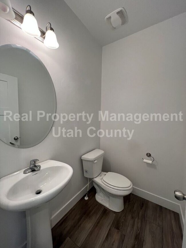 Building Photo - 10863 N Sandstone Way