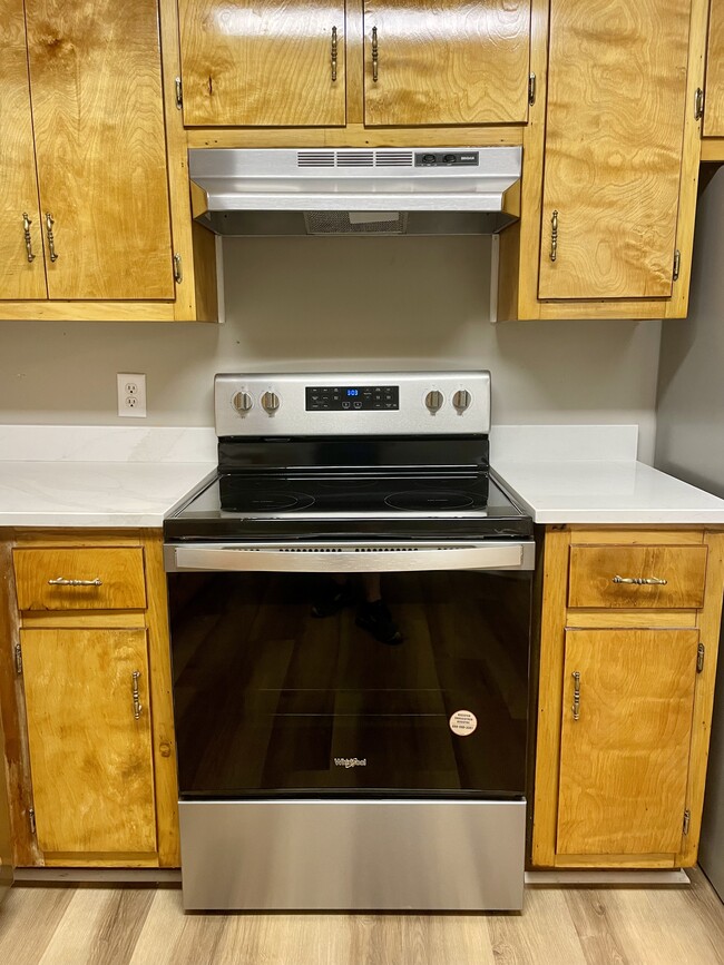 Building Photo - 425 Lexington Heights