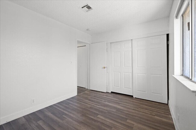 Building Photo - 3649 S Van Dyke Ave