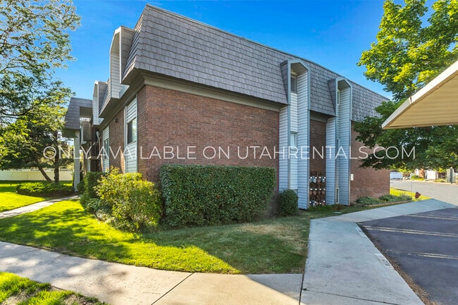 Building Photo - 1760 Willowbrook Dr