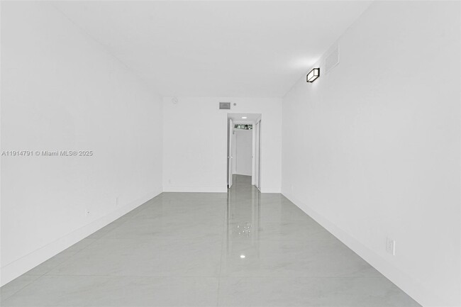 Building Photo - 16485 Collins Ave