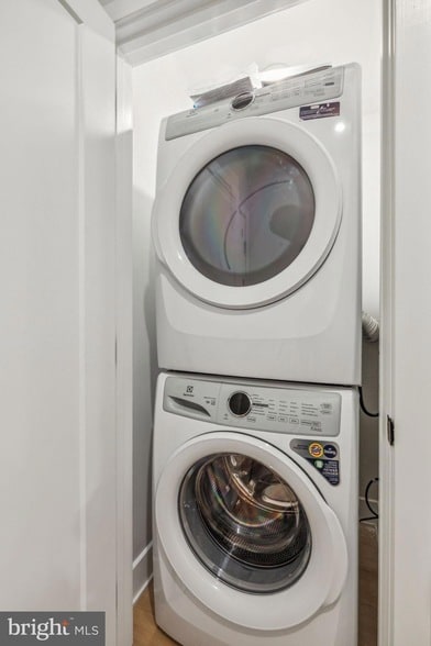 Building Photo - 6910 Ridge Ave