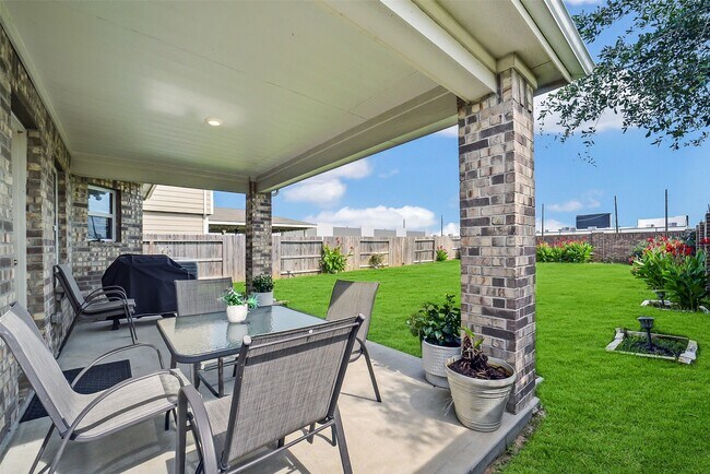 Building Photo - 16502 Live Oak Canyon Dr