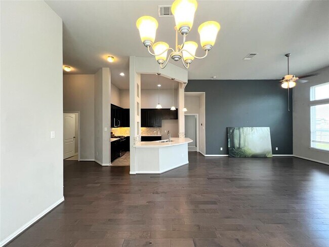 Building Photo - 613 Palmilla St