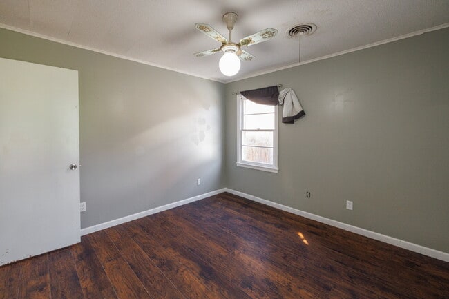 Building Photo - Short Term Lease