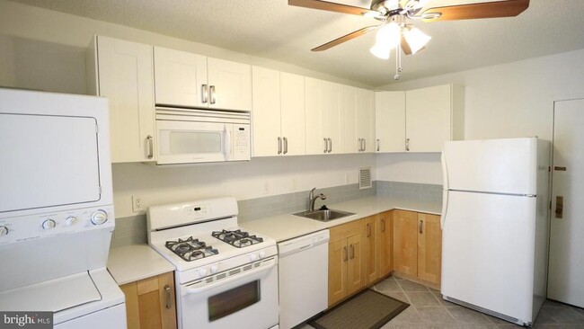 Building Photo - 3705 S George Mason Dr