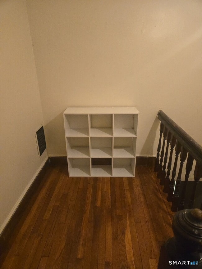 Building Photo - 867 Elm St