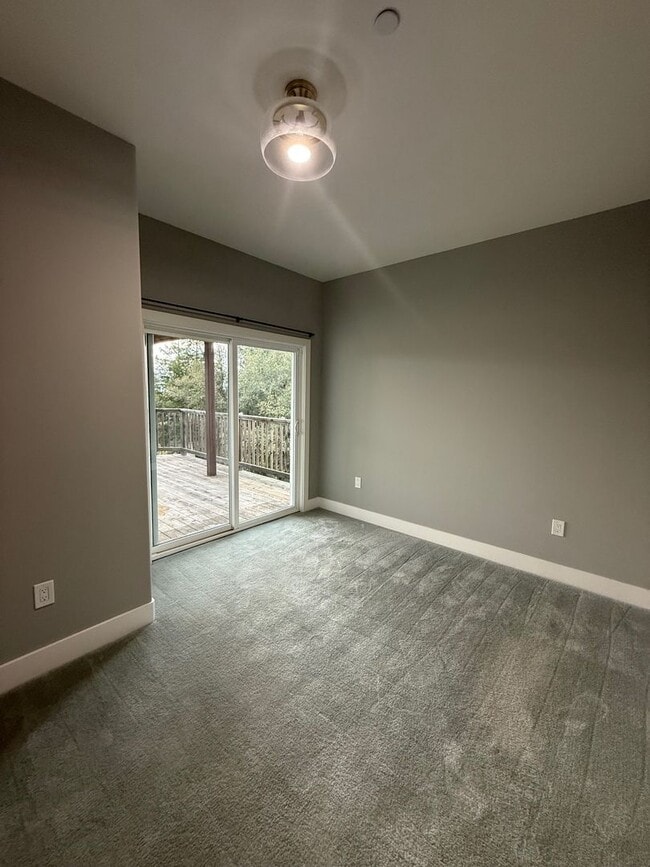 Building Photo - Newer Construction 2,500 Square Foot 3 Bedroom 2.5 Bathroom Fountaingrove House