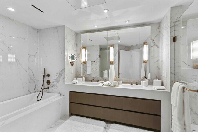 Building Photo - 525 N Fort Lauderdale Beach Blvd