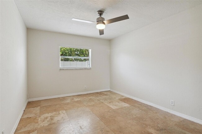 Building Photo - 1470 N Dixie Hwy