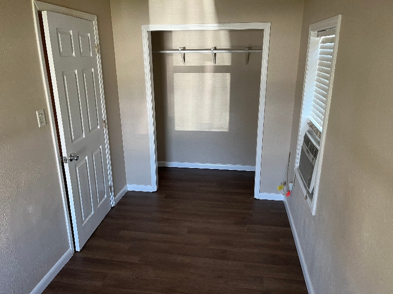 Building Photo - 309 Desire St