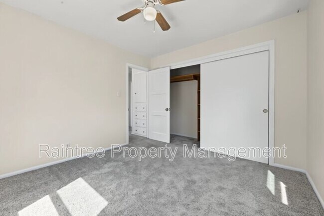Building Photo - 146 N Cedros Ave