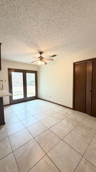 Building Photo - 610 Natalie Dr