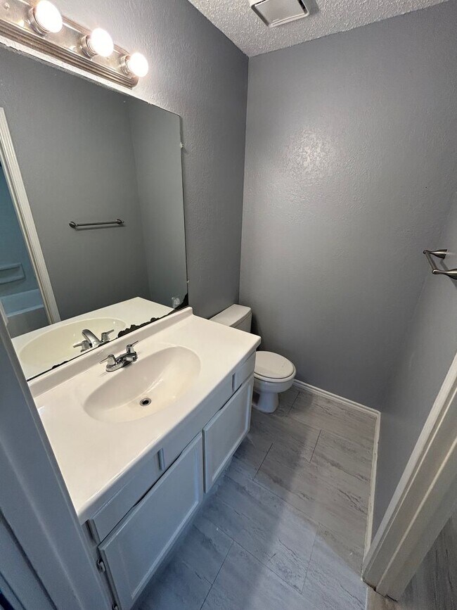 Building Photo - 2648 Pinta Cir