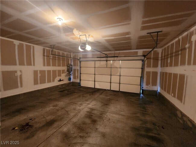 Building Photo - 9050 W Tropicana Ave