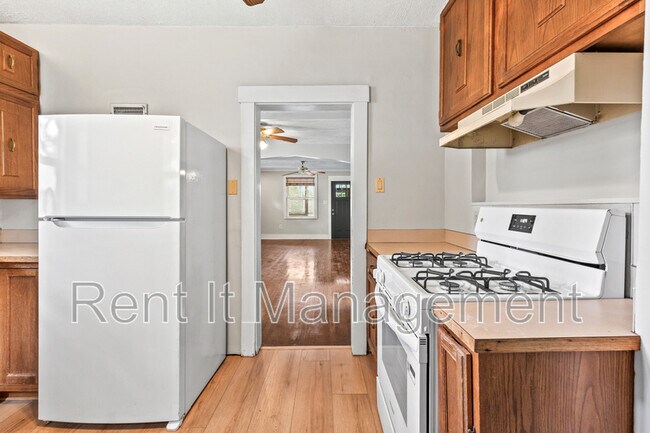 Building Photo - 2315 N. 61st.