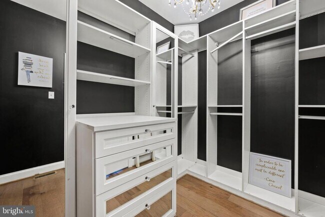 Building Photo - 607 Somerstown St