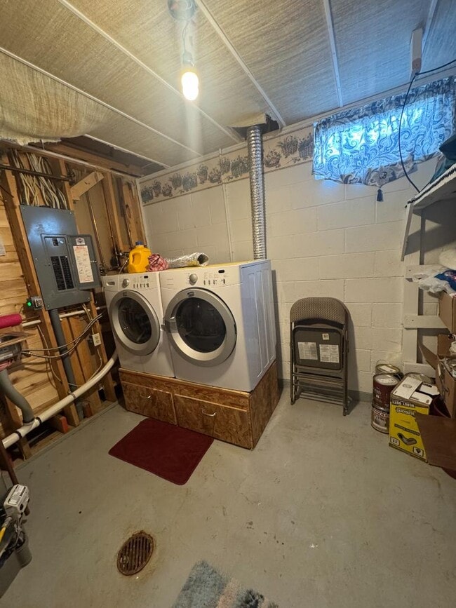 Building Photo - 1004 W Rochester Ave