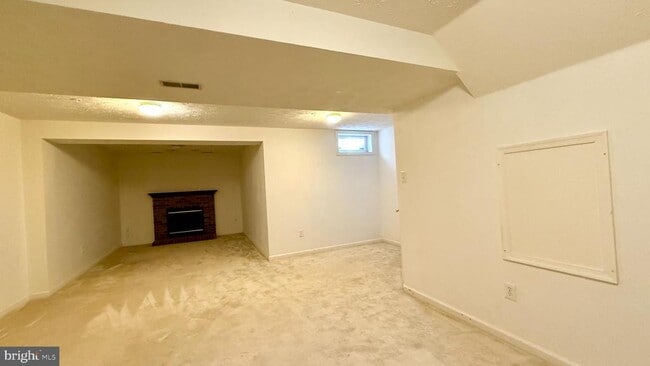Building Photo - 8721 Rochelle Dr