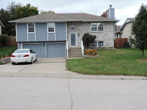 Building Photo - A Spacious 3 Bedroom Home in a Great Locat...