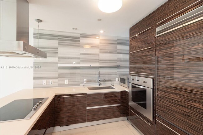 Building Photo - 1100 Biscayne Blvd