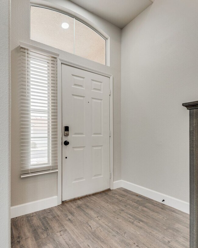 Building Photo - Gorgeous, recently renovated Green Valley ...