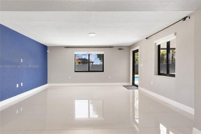 Building Photo - 4165 W 5th Ln