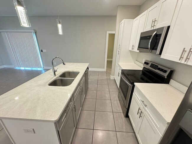 Building Photo - BEAUTIFUL Home 4 Bedroom, 2 Bathroom in Po...