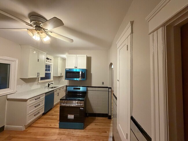 Building Photo - 53 Howland Terrace