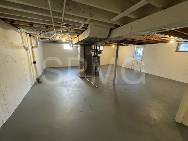 Building Photo - 216 Nancy Dr NW