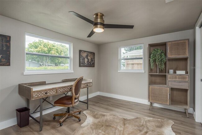 Building Photo - 4036 Sunray Dr