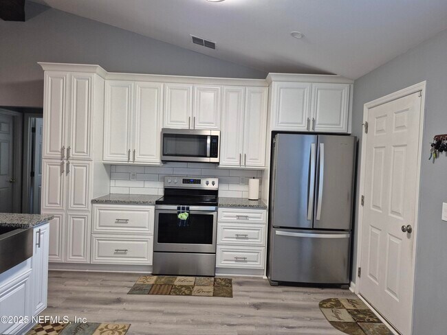 Building Photo - 1688 Northglen Cir