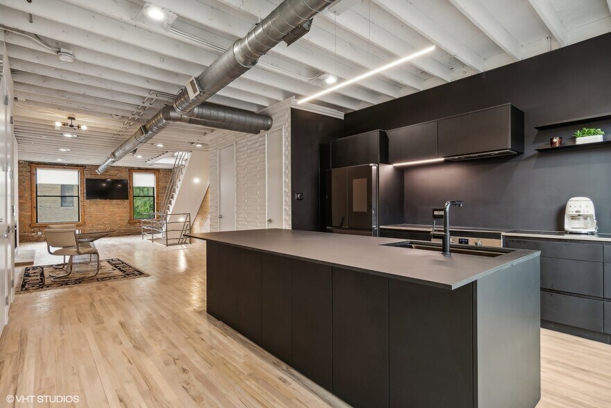 Building Photo - 2156 W Hubbard St
