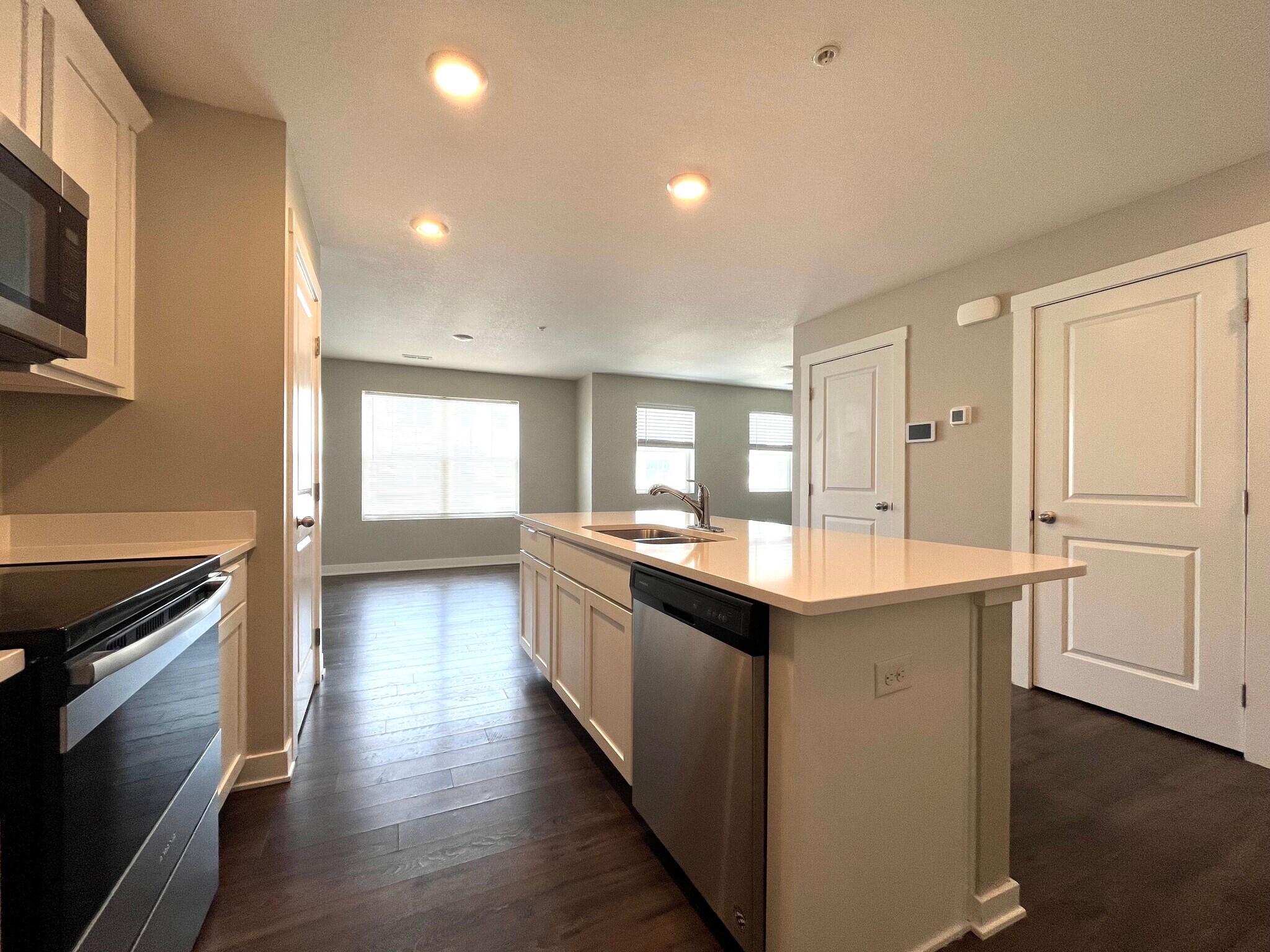 Building Photo - 213 NE 23rd Ln