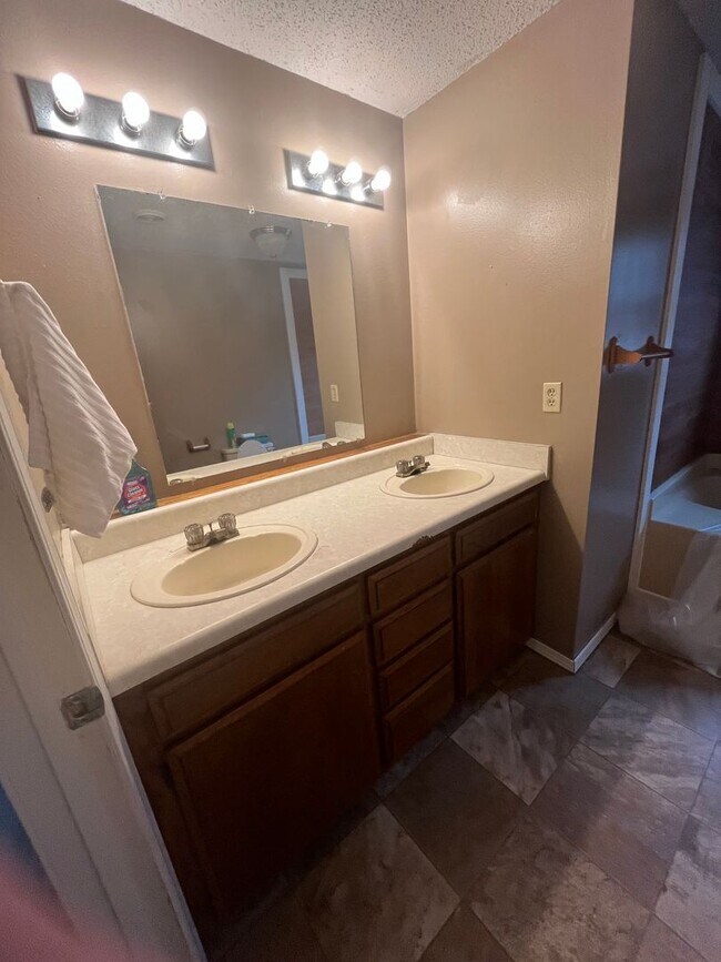 Building Photo - Come take a look at this 3-bedroom 2-bath home in Dover.