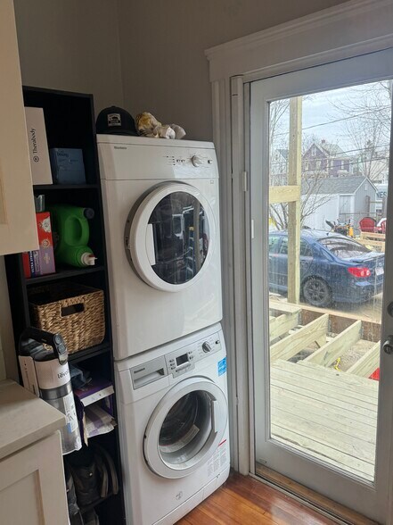 Building Photo - 26 Roseclair St