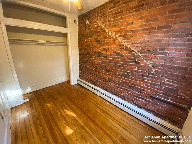 Building Photo - 48 Garden St