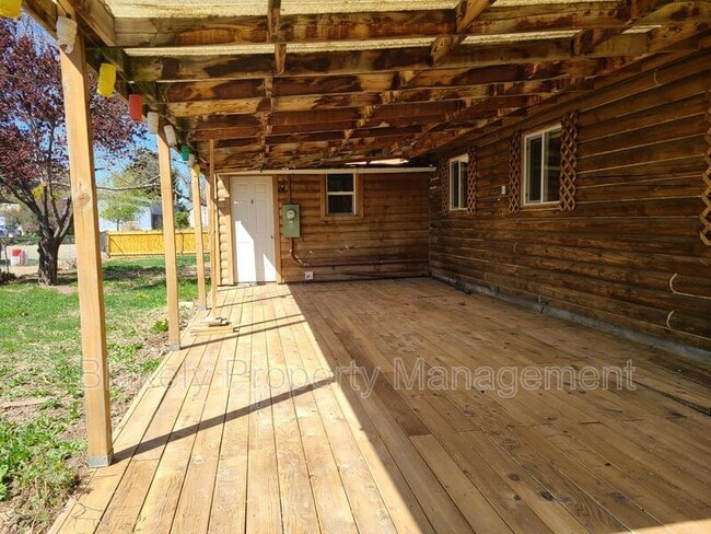 Building Photo - 15905 Ellis Ave