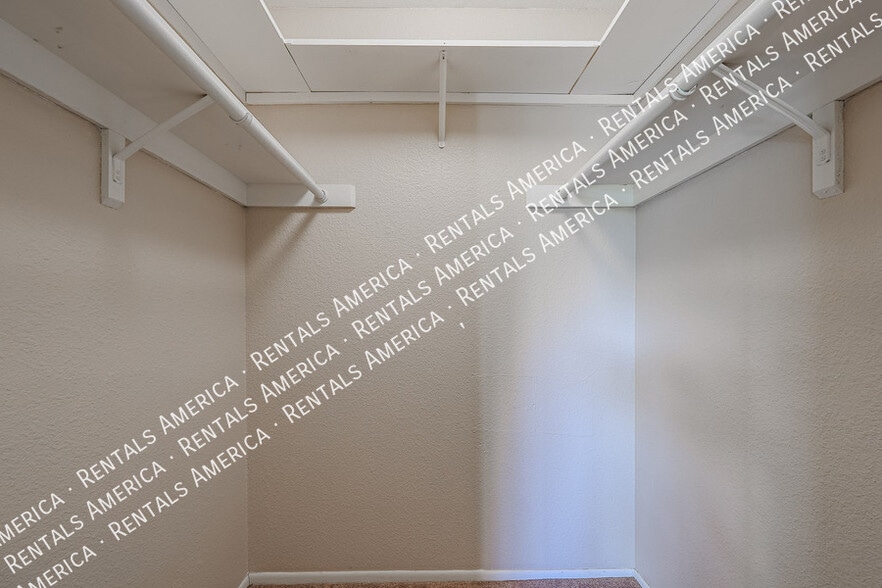 Building Photo - 4555 W Continental Dr