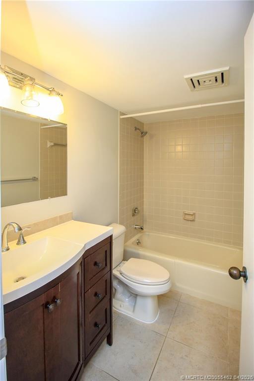 Building Photo - 4540 NE Sandpebble Trce