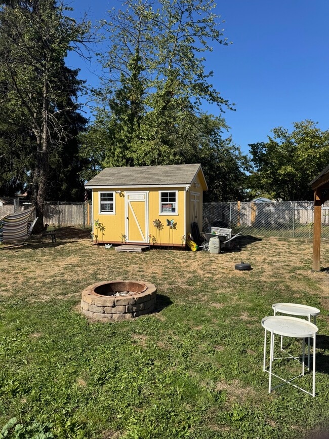 Building Photo - 207 Kansas St SW