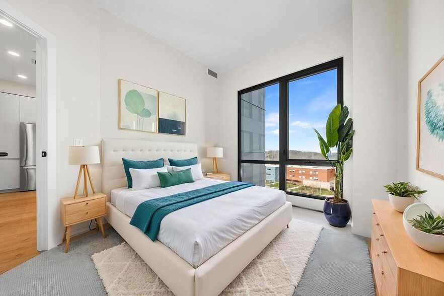 Building Photo - 255 W Falls Station Blvd