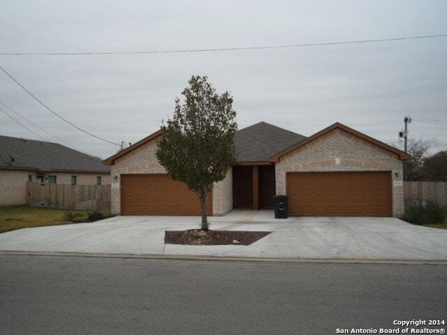 Primary Photo - 210 Stone Gate Dr