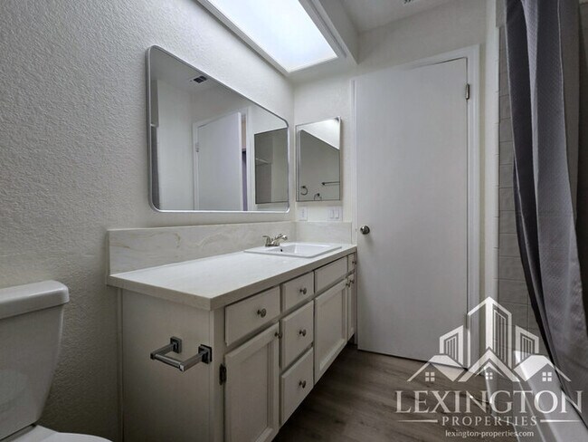 Building Photo - Beautifully Updated, 4BD/3BA, Home in Rocklin – Excellent Location!