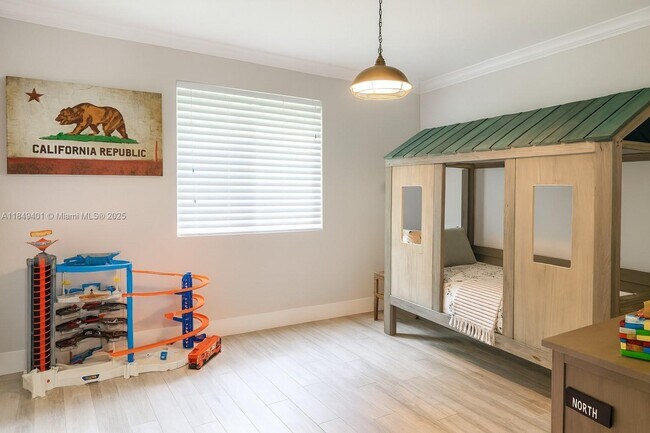Building Photo - 16420 SW 80th Ave