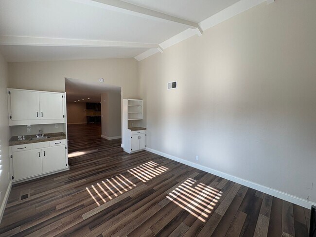 Building Photo - NW Visalia Home Near Country Club coming soon!