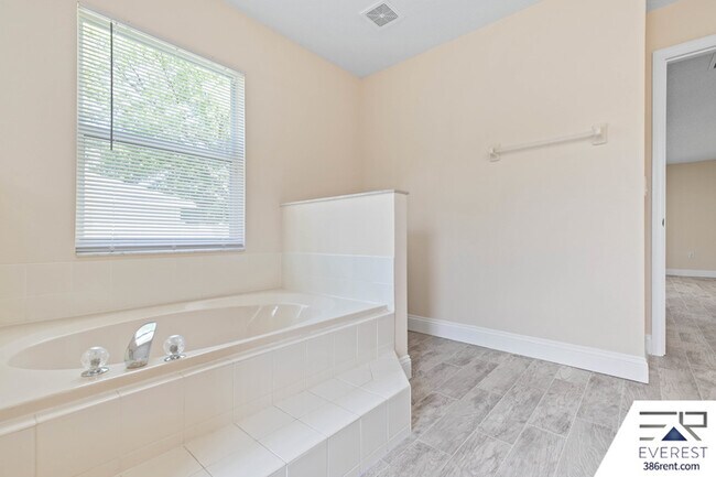 Building Photo - 96 Whispering Pine Dr