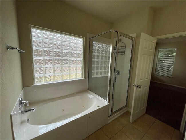 Building Photo - 1704 Rockland Dr