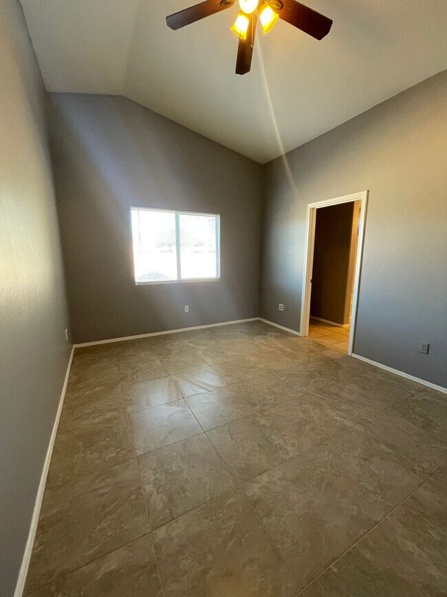 Building Photo - Lovely 4 Bedroom 2 Bath Home!