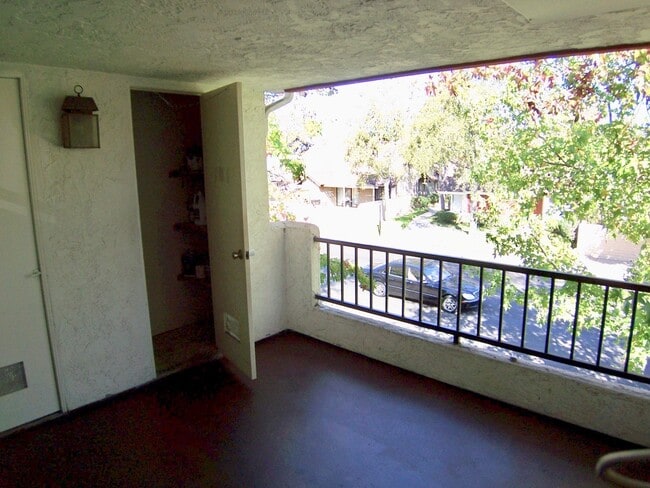 Building Photo - Delightful Upper Unit Mira Mesa Condo Loca...